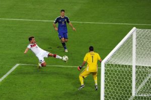 Mario Götze bei der WM 2014 wie er den Siegtreffer gegen Argentinien schießt